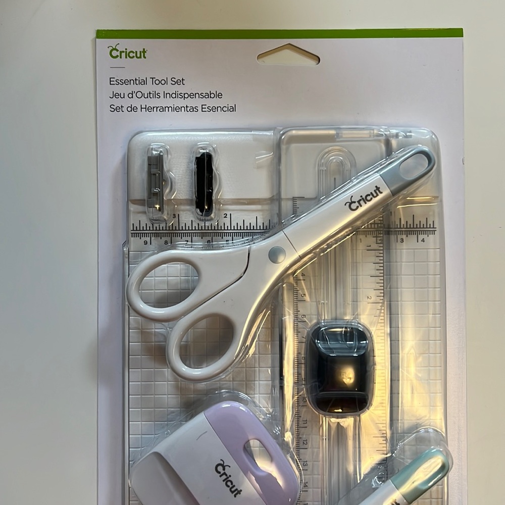 BRAND NEW CRICUT TOOL SET